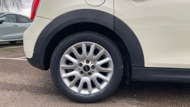 MINI Hatchback 1.5 Cooper 5dr Petrol Hatchback